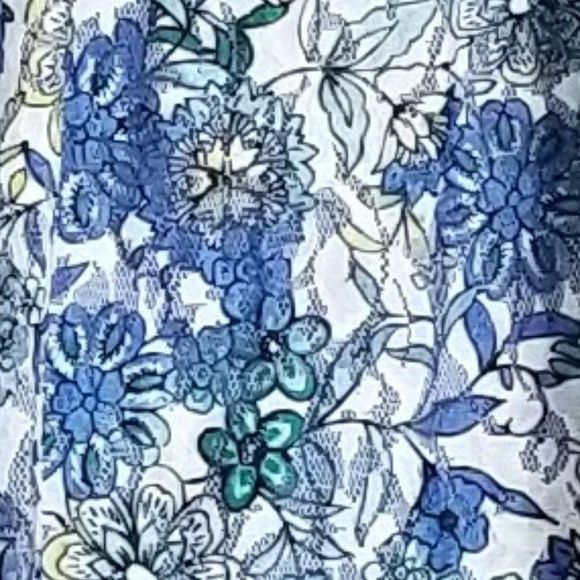 Kim Rogers Blue Print 2-Layer Top in Floral Print Metal Detail Joins Neckline XL - Picture 2 of 7